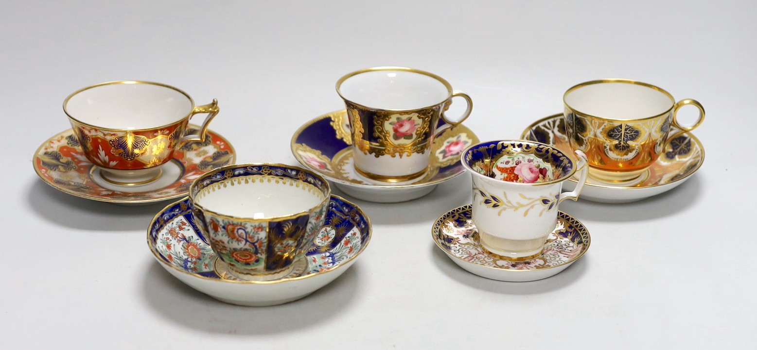 A selection of various English porcelain tea cups and saucers, to include Barr Flight Barr